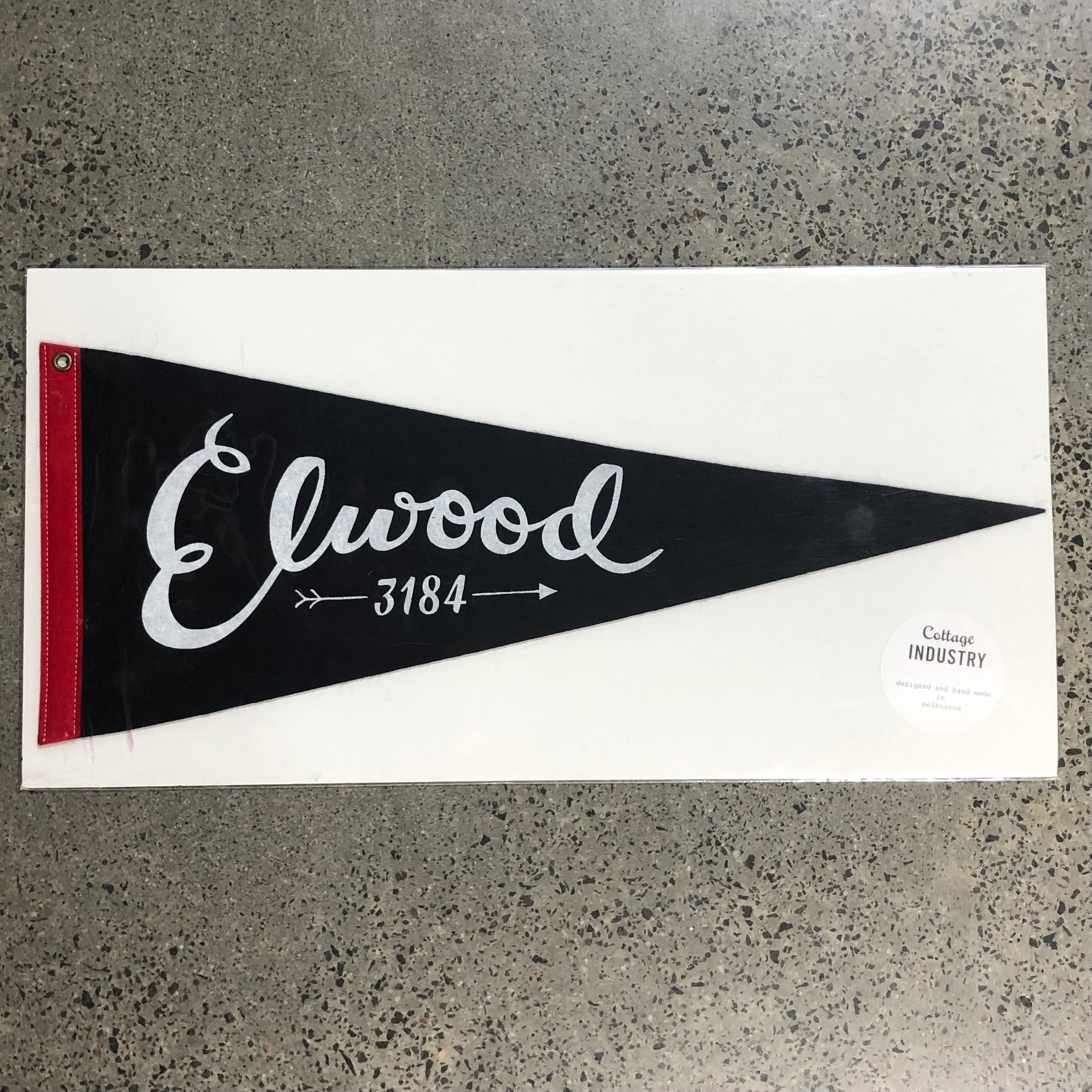 Pennant Elwood in Black and Red