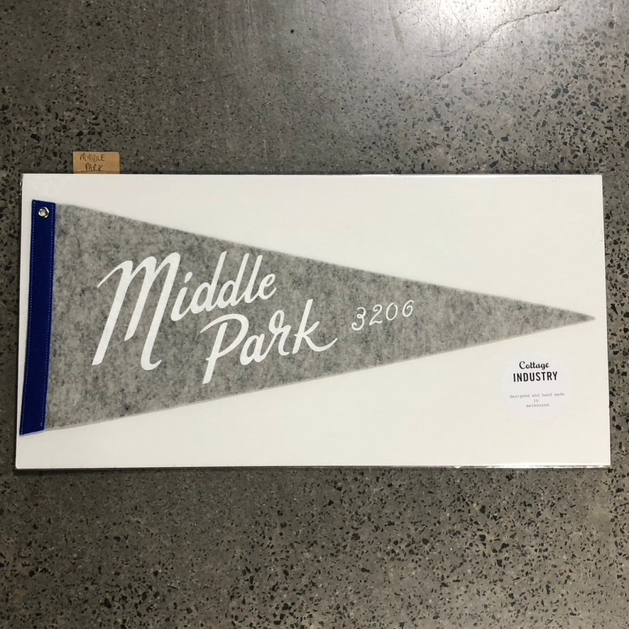 Pennant Middle Park in Grey and Blue